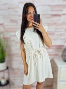 Pillangó ujjú, rávarrt virág díszítésű, megkötős ruha S-M-L