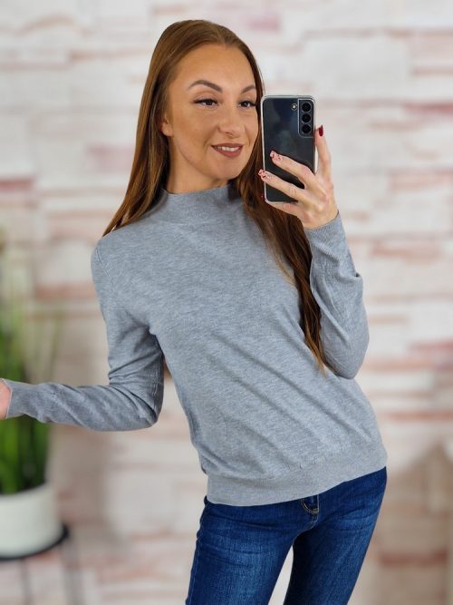 Félgarbós nyakú, puha, gépi kötött anyagú felső M-L