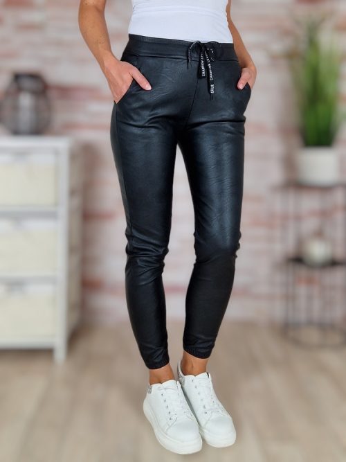 Gumis derekú, megkötős, fekete műbőr nadrág S-XL-ig