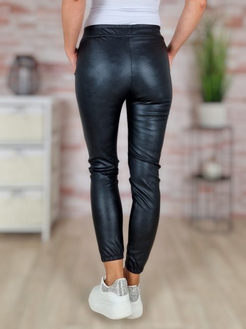 Gumis derekú, megkötős, fekete műbőr nadrág S-XL-ig