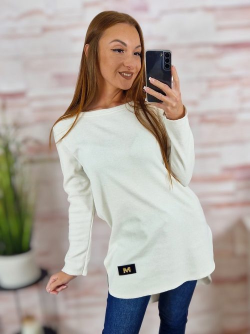 Hátul hosszított, oldalt sliccelt, vastagabb anyagú tunika S-M-L