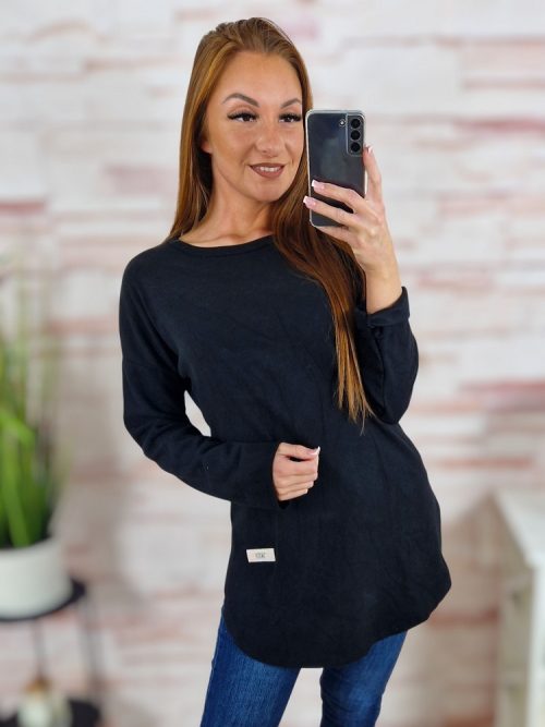 Oldalt sliccelt, vastagabb gépi kötött anyagú, hosszú ujjú tunika S-M-L