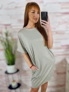 Zsebes, rövid ujjú, szűkülő fazonú ruha L-XL