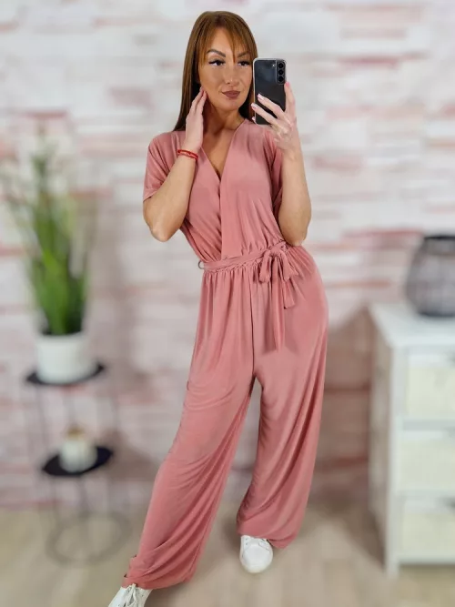 Mellnél átlapolt, gumis derekú, bő szárú overál M-L