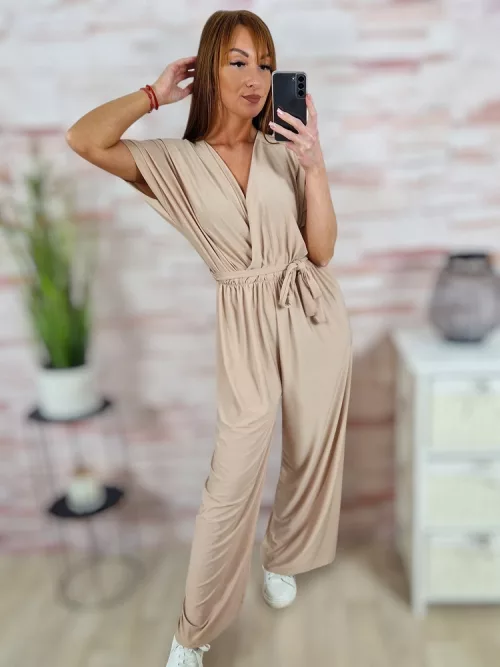 Mellnél átlapolt, gumis derekú, bő szárú overál M-L