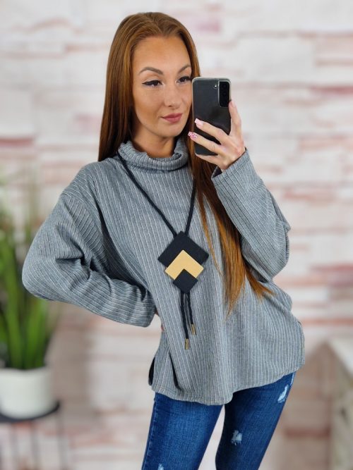 Garbós nyakú, oldalt sliccelt, nyakláncos felső L-XL