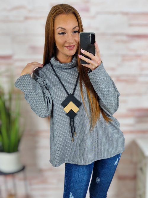 Garbós nyakú, oldalt sliccelt, nyakláncos felső L-XL