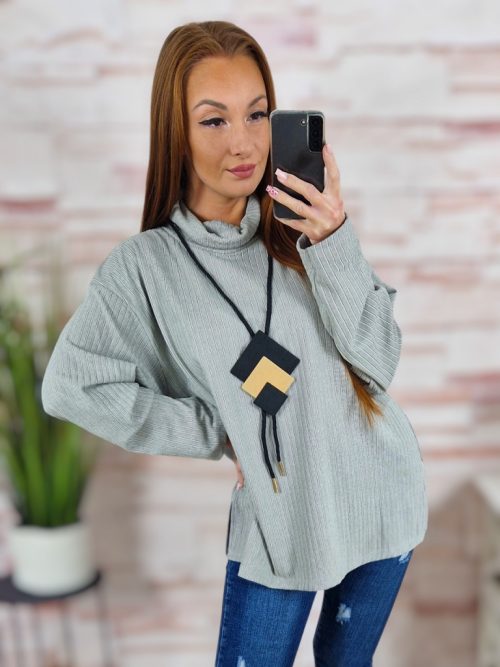 Garbós nyakú, oldalt sliccelt, nyakláncos felső L-XL