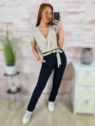 Mellnél átlapolt, zsebes, pillangó ujjú overál S-M