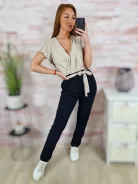 Mellnél átlapolt, zsebes, pillangó ujjú overál S-M