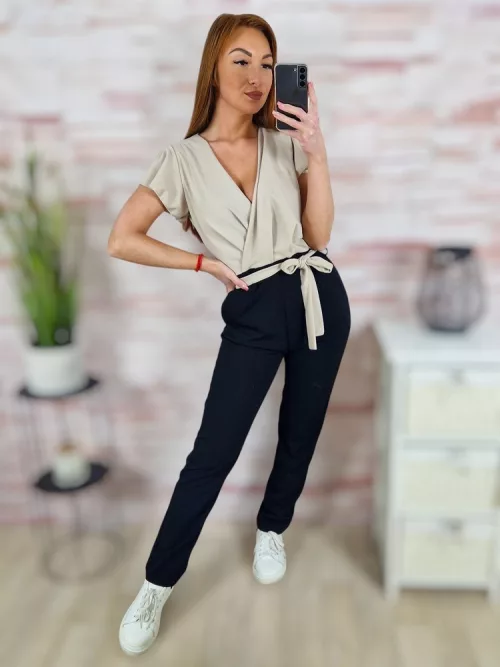 Mellnél átlapolt, zsebes, pillangó ujjú overál S-M