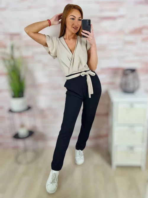 Mellnél átlapolt, zsebes, pillangó ujjú overál S-M