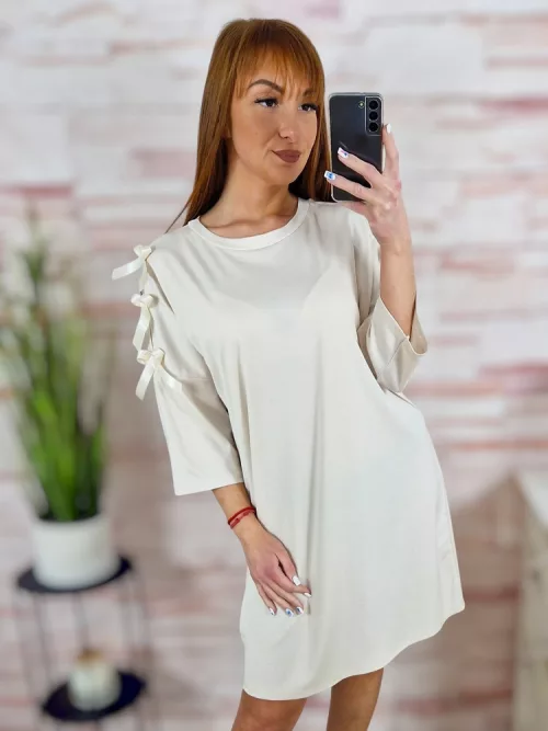 Ujjainál masnis és kivágott, egyenes fazonú ruha M-L-XL