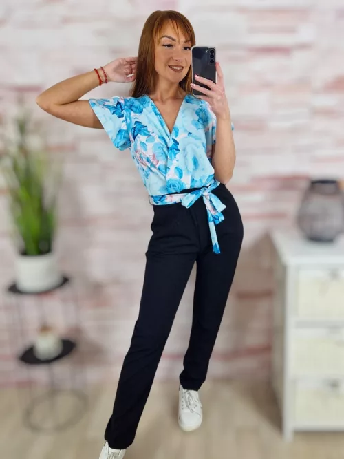 Virágmintás, mellnél átlapolt, pillangó ujjú overál S-M