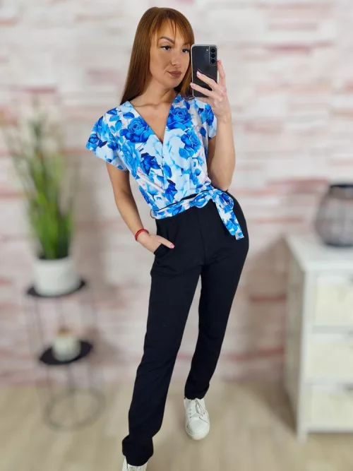 Virágmintás, mellnél átlapolt, pillangó ujjú overál S-M