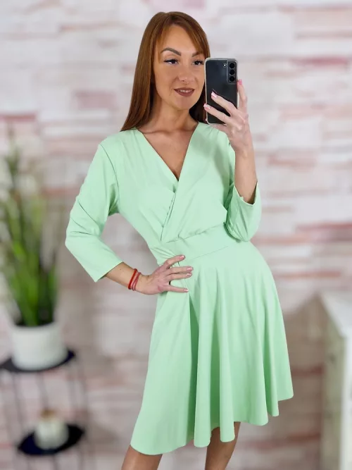 Mellnél átlapolt, selymes anyagú, loknis aljú ruha S-M