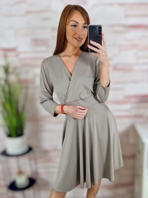 Mellnél átlapolt, selymes anyagú, loknis aljú ruha S-M