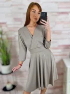 Mellnél átlapolt, selymes anyagú, loknis aljú ruha S-M