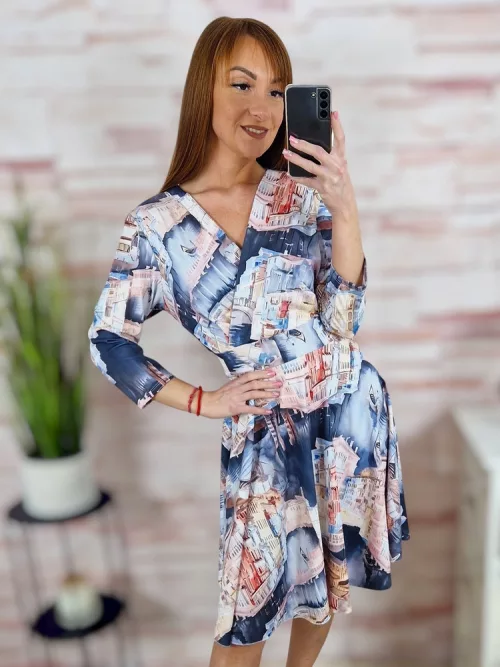 Városos mintás, mellnél átlapolt, loknis aljú ruha S-M