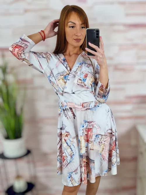 Városos mintás, mellnél átlapolt, loknis aljú ruha S-M