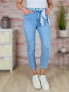 Loose fit fazonú, enyhén szaggatott, öves, kék farmernadrág XS-XL-ig