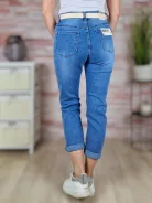 Mom fit fazonú, öves, kék farmernadrág S-XXL-ig