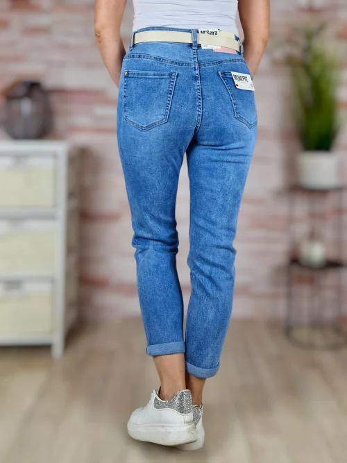 Mom fit fazonú, öves, kék farmernadrág S-XXL-ig