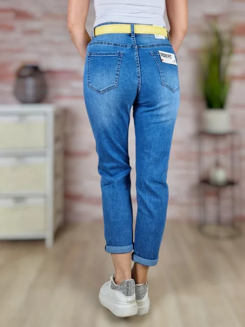 Mom fit fazonú, öves, kék farmernadrág S-XXL-ig