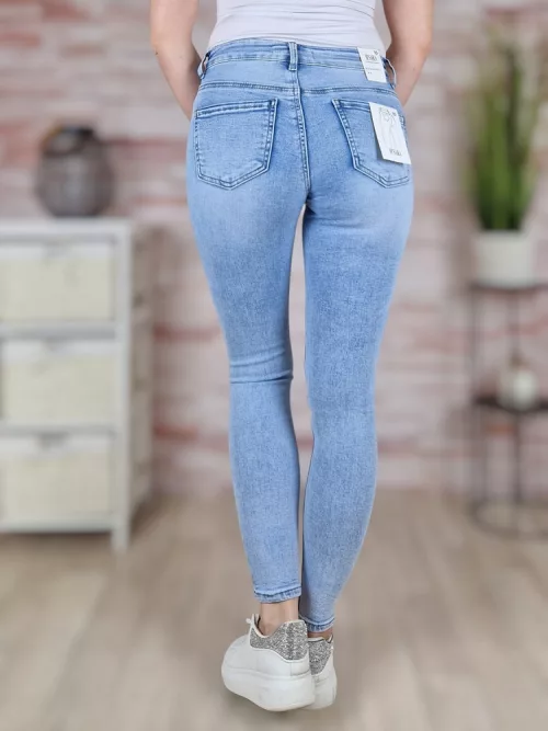 Skinny fazonú, csőszárú, világoskék farmernadrág XS-XL-ig