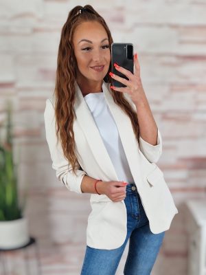   Karcsúsított, húzott ujjú, válltöméses krémfehér blézer S-XL-ig