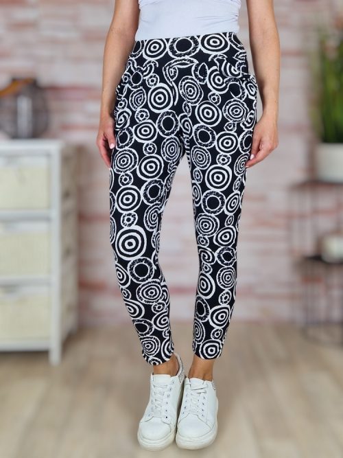 Mintás, zsebes, gumis derekú, fekete nadrág S-M,L-XL