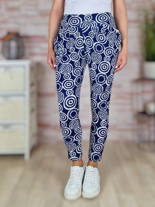 Mintás, zsebes, gumis derekú, sötétkék nadrág S-M,L-XL