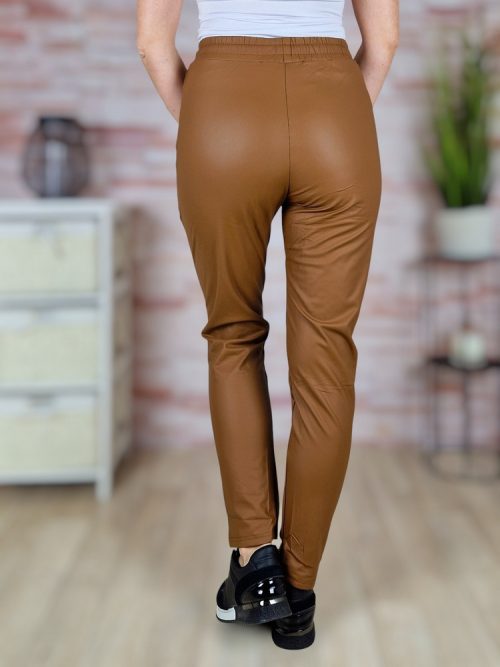 Magas és gumis derekú, vékonyan bélelt, műbőr nadrág S-M,M-L,L-XL