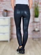 Gumis derekú, vékonyan bélelt, zsebes, fekete műbőr leggings S-XL-ig