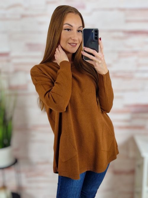 A vonalú, két oldalt zsebes, gépi kötött anyagú felső L-XL